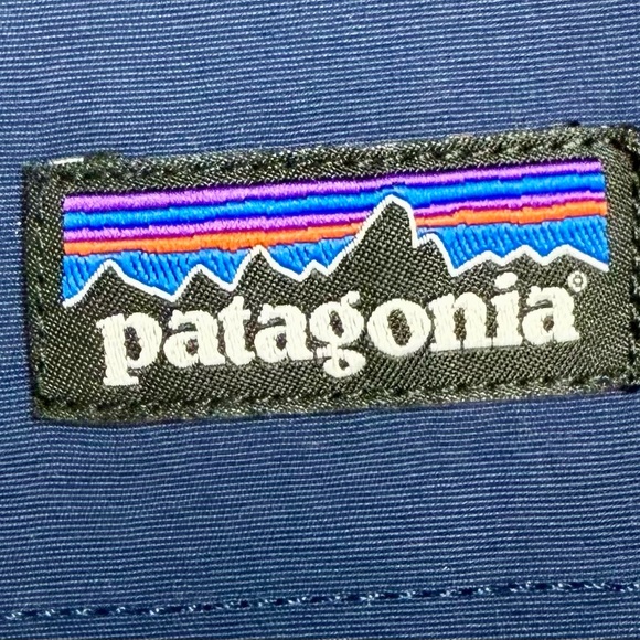 Patagonia Navy Blue baggies Shorts- youth - Picture 4 of 7